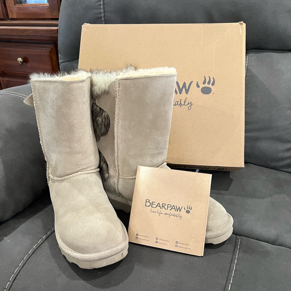 BearPaw Light Tan Suede Boots